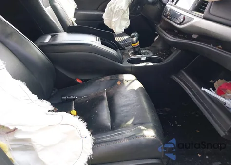 2018 Toyota Highlander Xle z USA, uszkodzony, nr VIN 5TDJZRFHXJS539767